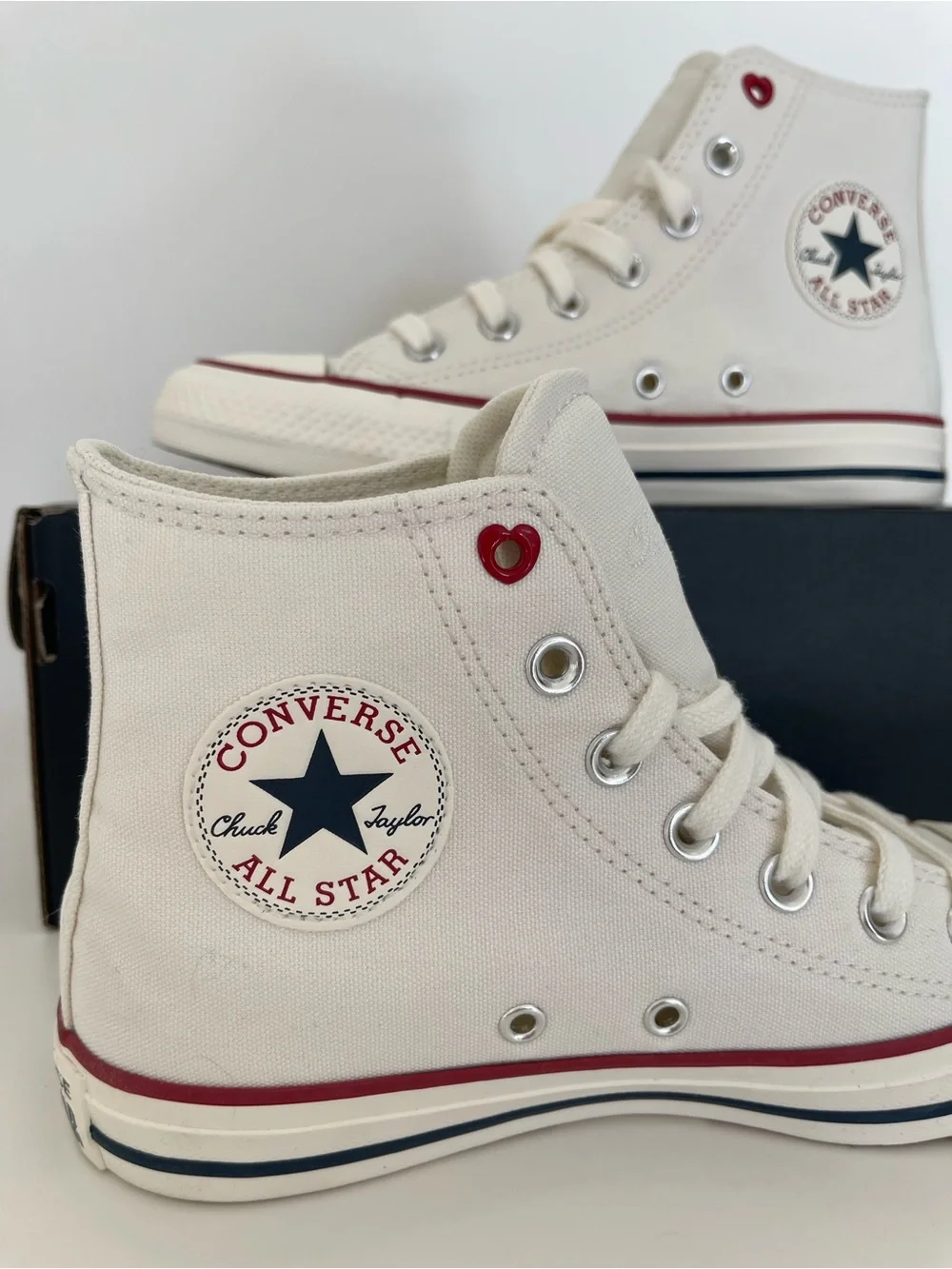 Converse Chuck Taylor All Star High top Women 6.5 Hearts style A19055C NIB